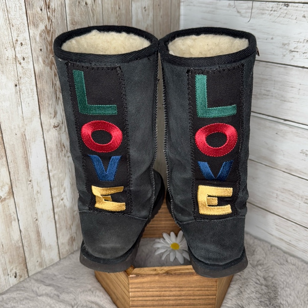 L ☮️ V E Rebels Boots, Women’s Size 5